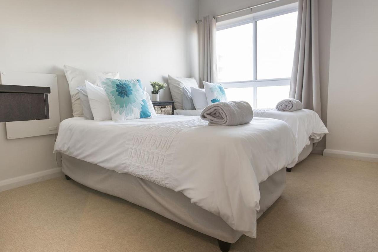 2 Bedroom Apartment With Breathtaking Views! Città del Capo Esterno foto