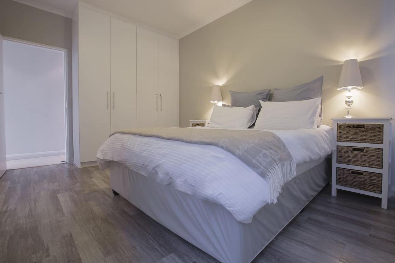 2 Bedroom Apartment With Breathtaking Views! Città del Capo Esterno foto